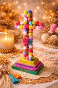 Crucifix à poser à paillettes et pompons
