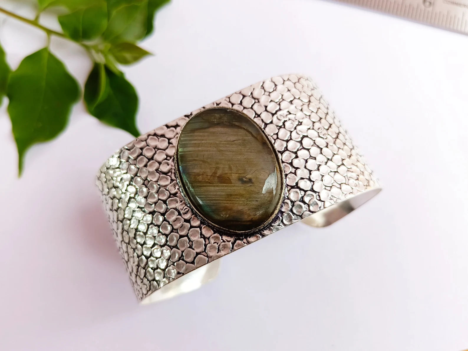 Manchette en labradorite naturelle
