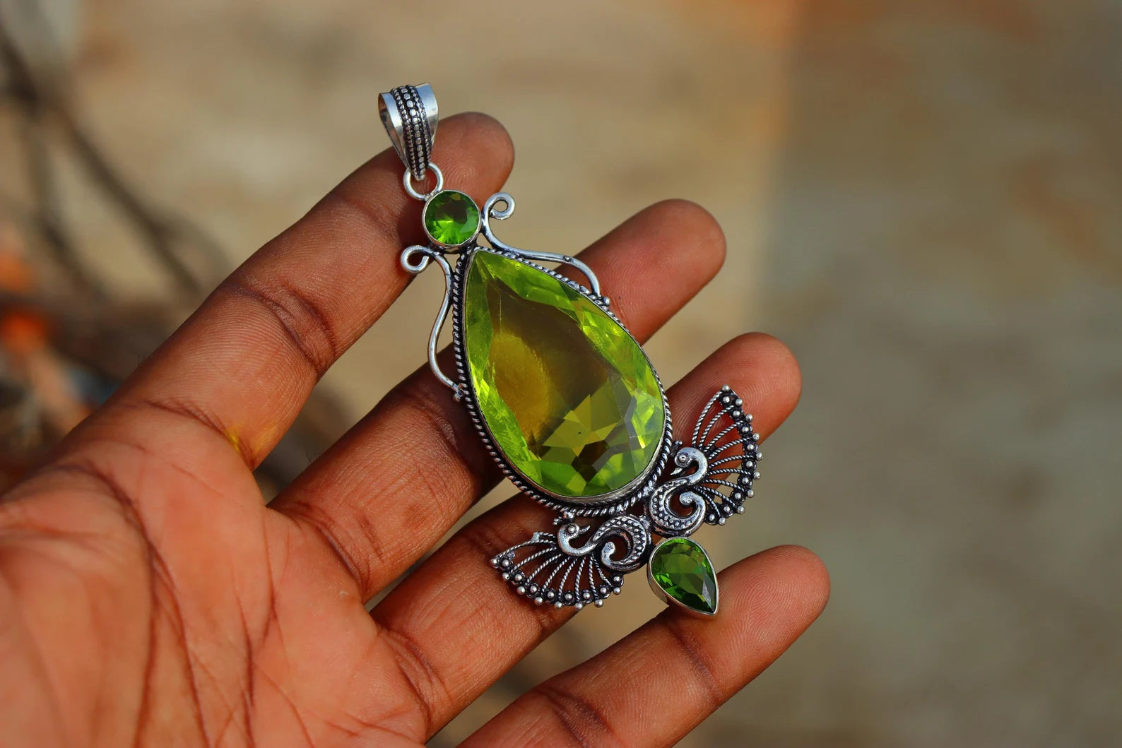 Pendentif en topaze et péridot vert argent et laiton