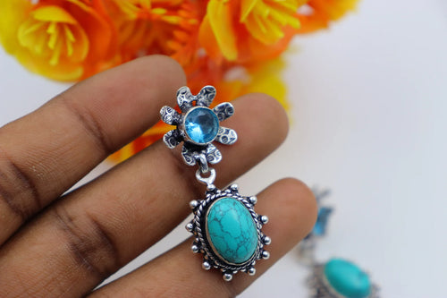 Boucles d'oreilles en turquoise et topaze bleue