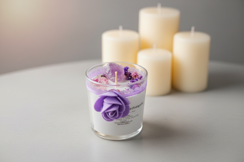 Bougie violette réaliste sans fleurs