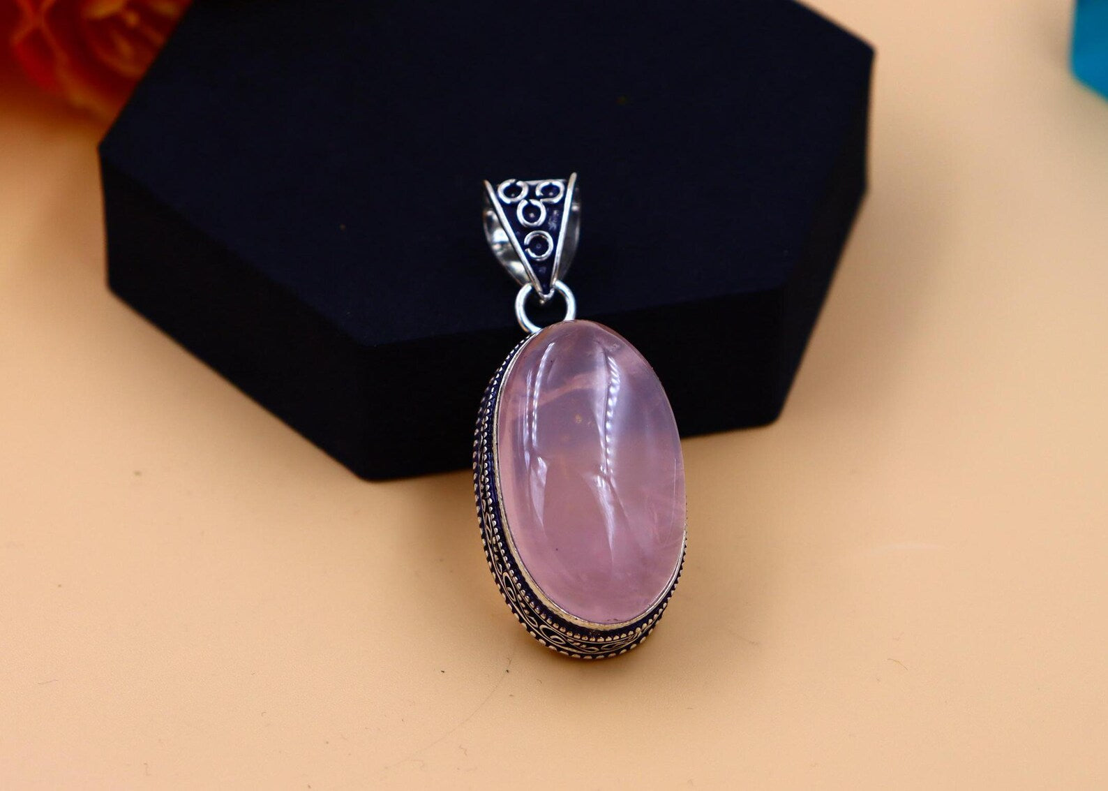 Pendentif en quartz rose en argent oxydé