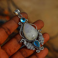Pendentif pierre de lune et topaze bleue en argent oxydé
